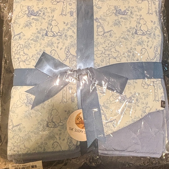 The Sleepy Sloth Other - The Sleepy Sloth Toddler Bamboo Blanket. Winnie the Pooh. NIB.